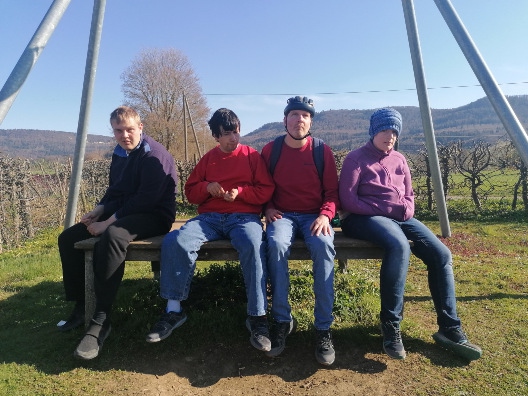 Features split top 03